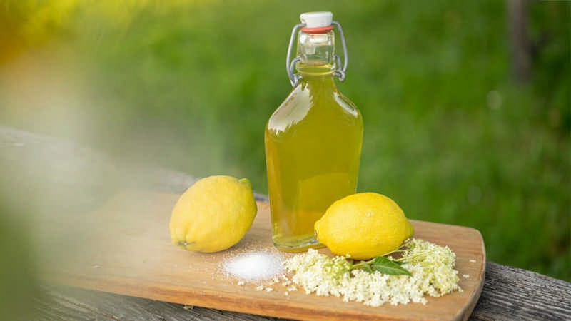 Rezept für einen zuckerfreien Holunderblütensirup